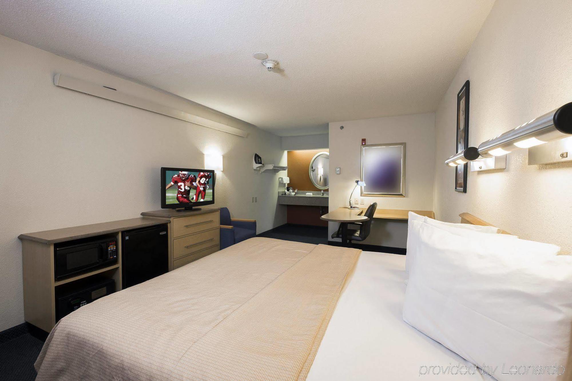Red Roof Inn Plus + Boston - Framingham Exterior photo