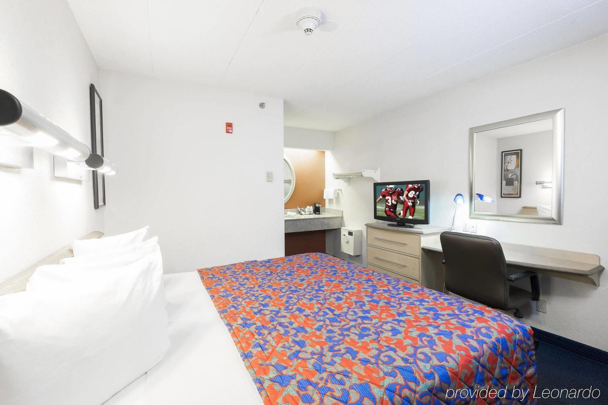 Red Roof Inn Plus + Boston - Framingham Exterior photo