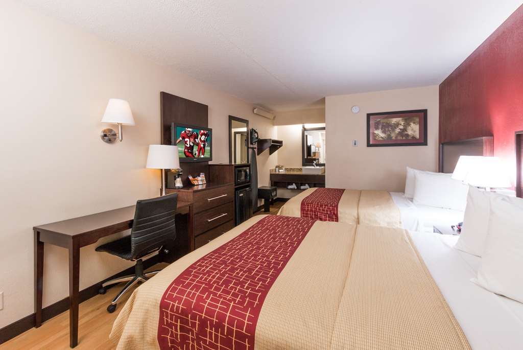 Red Roof Inn Plus + Boston - Framingham Room photo