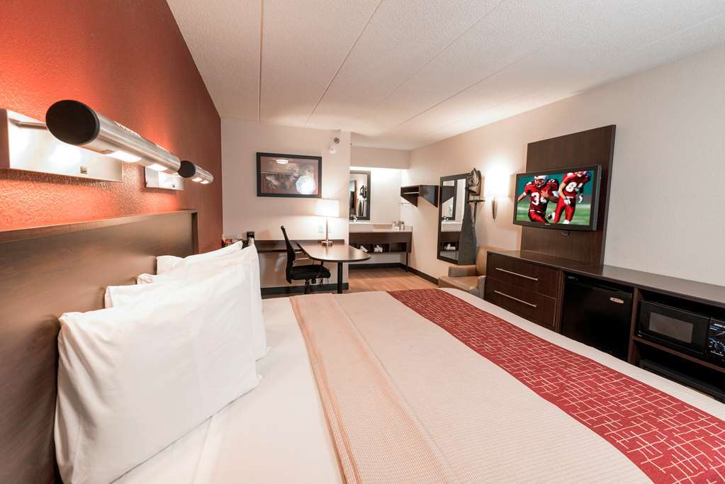 Red Roof Inn Plus + Boston - Framingham Room photo